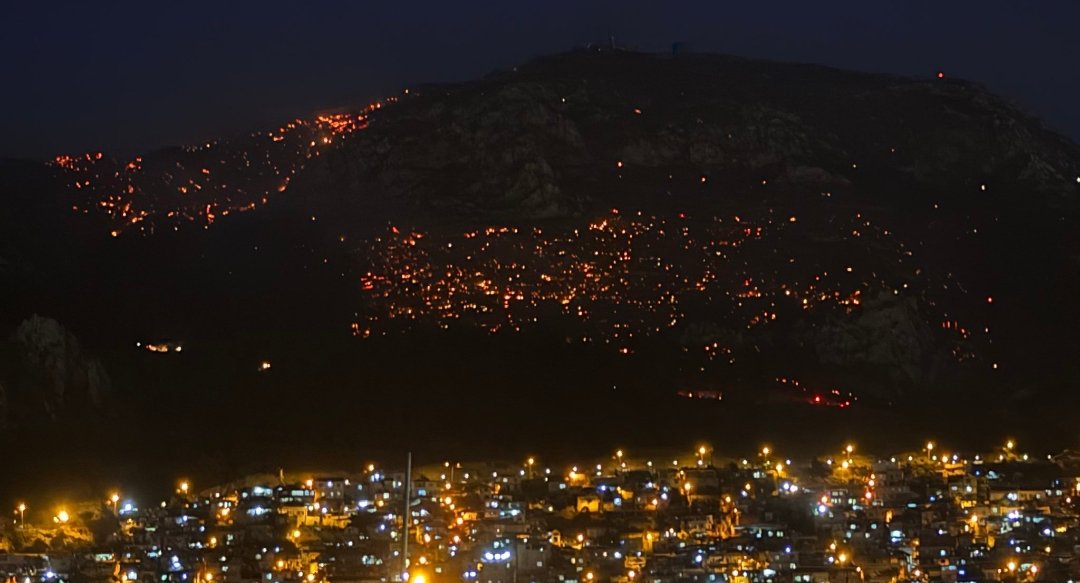 Antakya da bir avuç orman kalmıştı
yakın onu da bitirin !!
Koskoca dağ yandı bitti kül oldu !