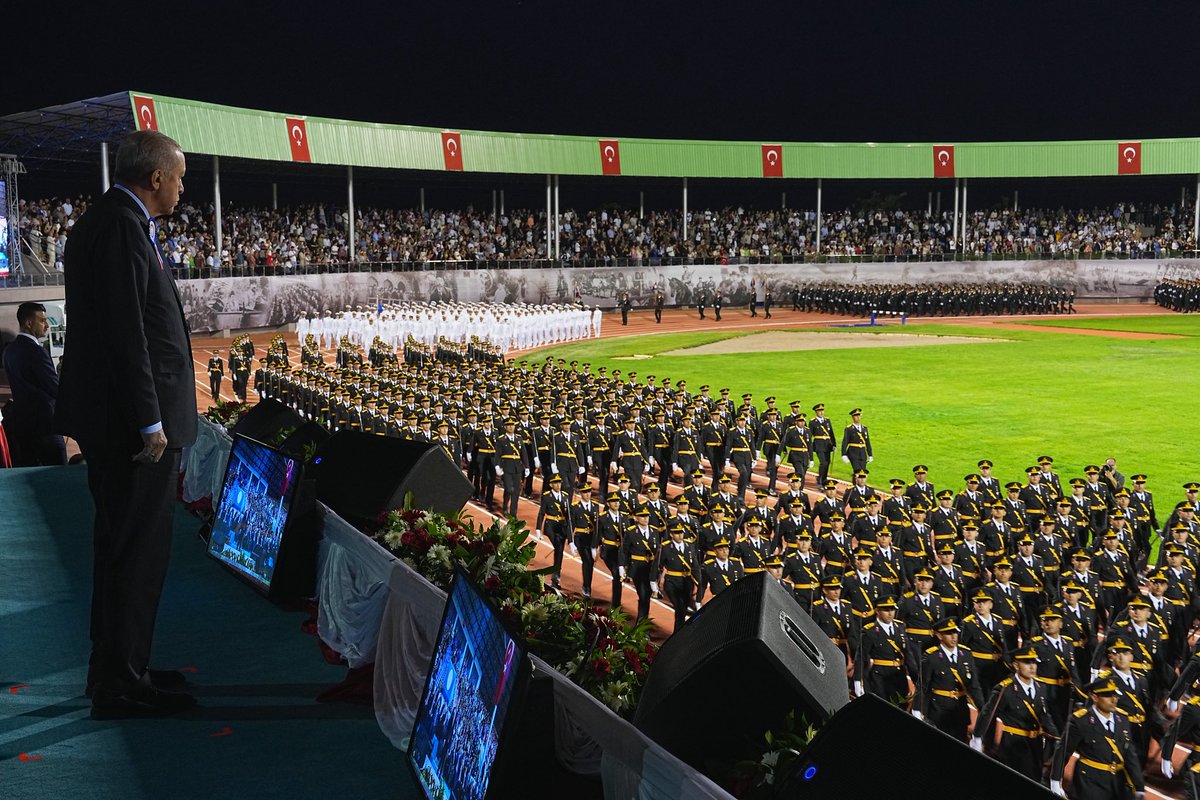 jsgaedutr's tweet photo. 2024-2025 yılı Jandarma ve Sahil Güvenlik Akademisi Subay ve Astsubay Mezuniyet Töreni, Cumhurbaşkanımız Sayın Recep Tayyip ERDOĞAN'ın teşrifleri ve İçişleri Bakanımız Sayın Ali YERLİKAYA’nın katılımlarıyla icra edilmiştir. https://t.co/uZzhm7yRQY