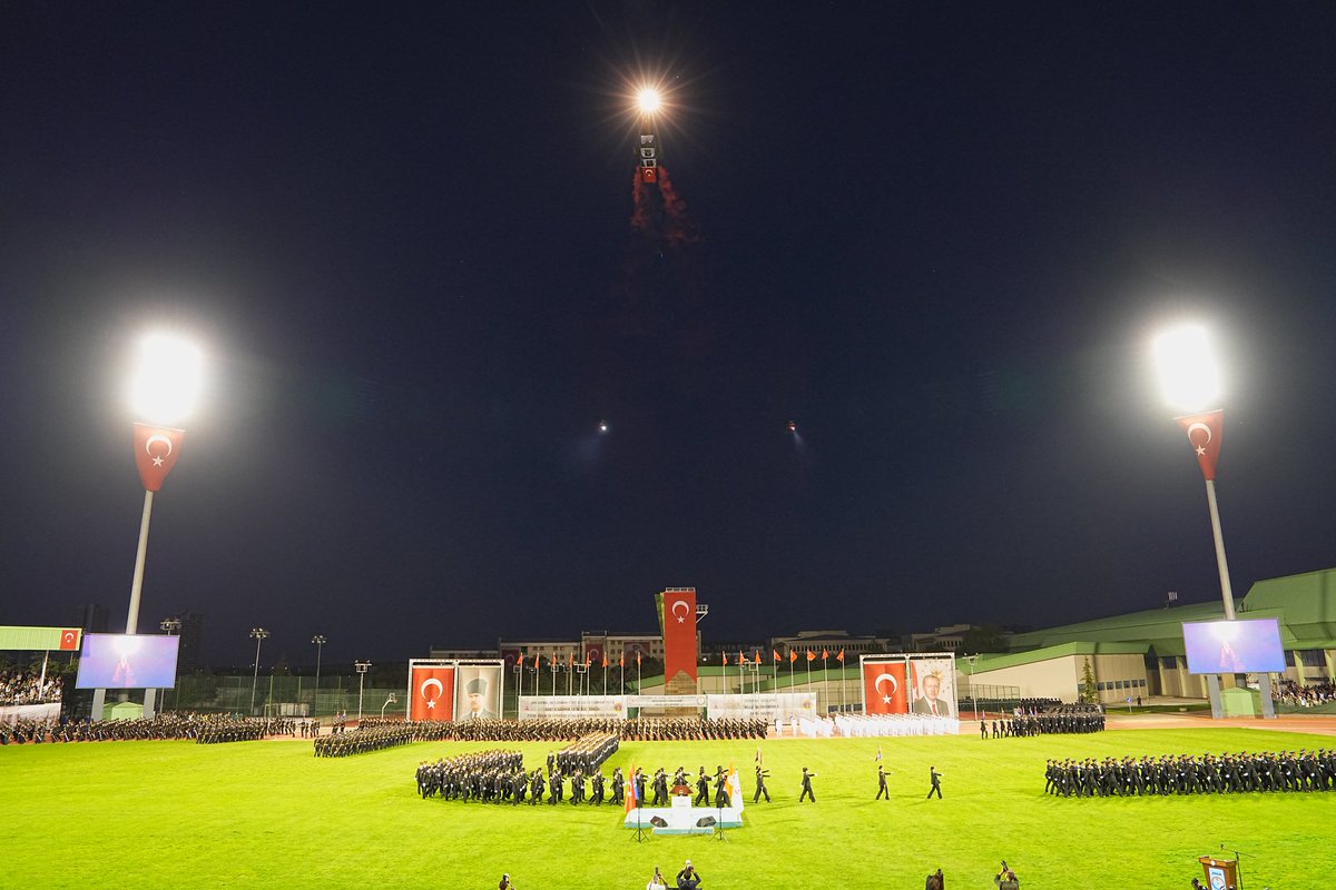 jsgaedutr's tweet photo. 2024-2025 yılı Jandarma ve Sahil Güvenlik Akademisi Subay ve Astsubay Mezuniyet Töreni, Cumhurbaşkanımız Sayın Recep Tayyip ERDOĞAN'ın teşrifleri ve İçişleri Bakanımız Sayın Ali YERLİKAYA’nın katılımlarıyla icra edilmiştir. https://t.co/uZzhm7yRQY