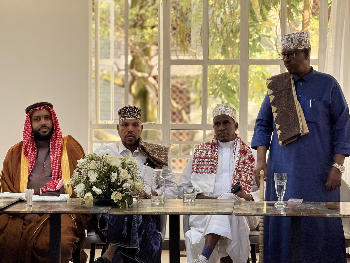 SuldanIsahaqi's tweet photo. التقينا اليوم بأبناء الجالية الإسحاقية وقبيلة دِر في نيروبي، حيث أُقيم لنا حفل استقبال نظمته الجالية من أبناء الشيخ إسحاق (الإسحاقية) في نيروبي – كينيا.

ونتوجه بخالص الشكر والتقدير على حفاوة الاستقبال وحرارة الضيافة

Waxaan maanta aanu kula kulannay dadweynaha Isxaaqiya iyo qoomiyadda Dir ee Nairobi, waxaana naloo qabtay xaflad soo dhawayn ah oo ay soo agaasimeen Jaaliyadda Reer Sheekh Isxaaq (Isxaaqiya) ee Nairobi, Kenya iyo Xildh Kamal Hassan.

Waxaan si kal iyo laab ah uga mahadcelineynaa soo dhoweyntii wacnayd iyo martiqaadkii diirran.