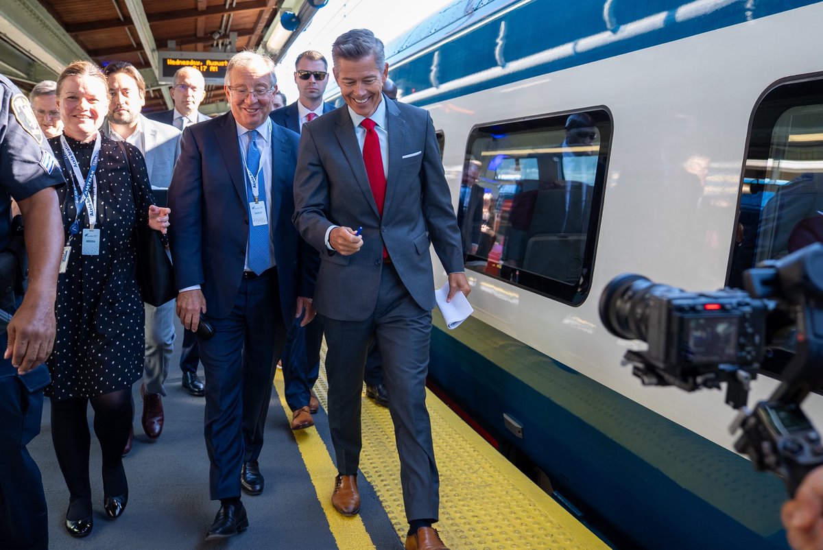 SecDuffy's tweet image. Yesterday was quite the ride!

We launched the new Acela AND announced our plan to reclaim management of Union Station. 

🇺🇸MAKE D.C. SAFE AND BEAUTIFUL AGAIN 🇺🇸