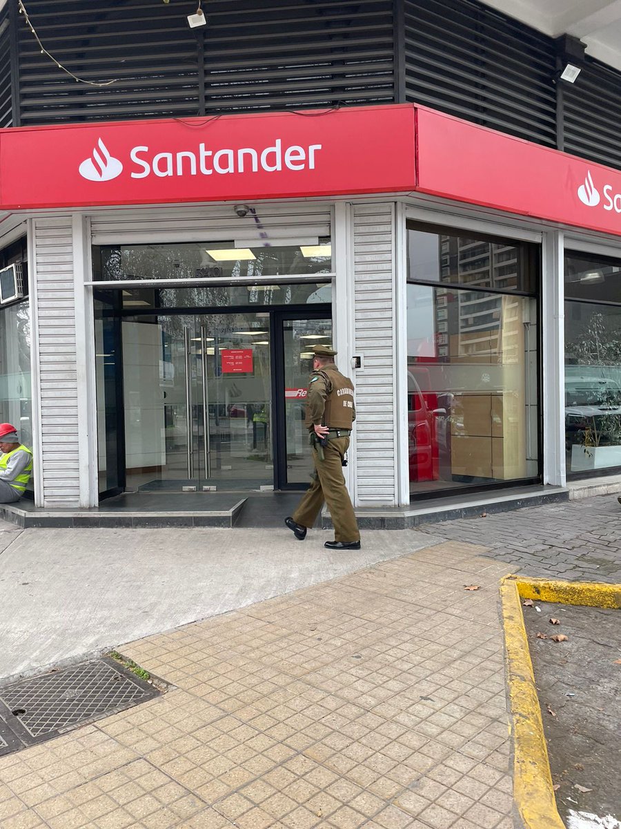 Carabineros Prefectura Oriente (@carabproriente) on Twitter photo #Ñuñoa: <a href="/Carabdechile/">Carabineros de Chile</a> de la 33°Comisaría realiza vigilancias especiales por diferentes entidades bancarias del sector.
#LaPrevenciónEsNuestraEsencia #Ñuñoa: <a href="/Carabdechile/">Carabineros de Chile</a> de la 33°Comisaría realiza vigilancias especiales por diferentes entidades bancarias del sector.
#LaPrevenciónEsNuestraEsencia