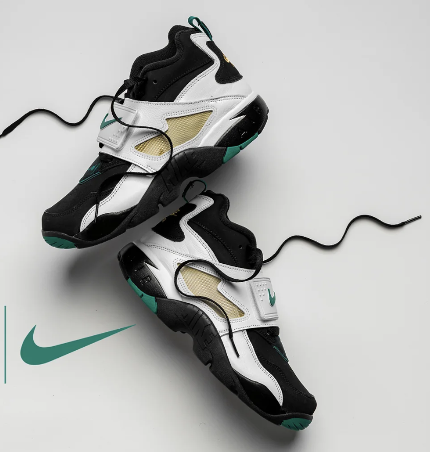 SNKR_TWITR tweet media