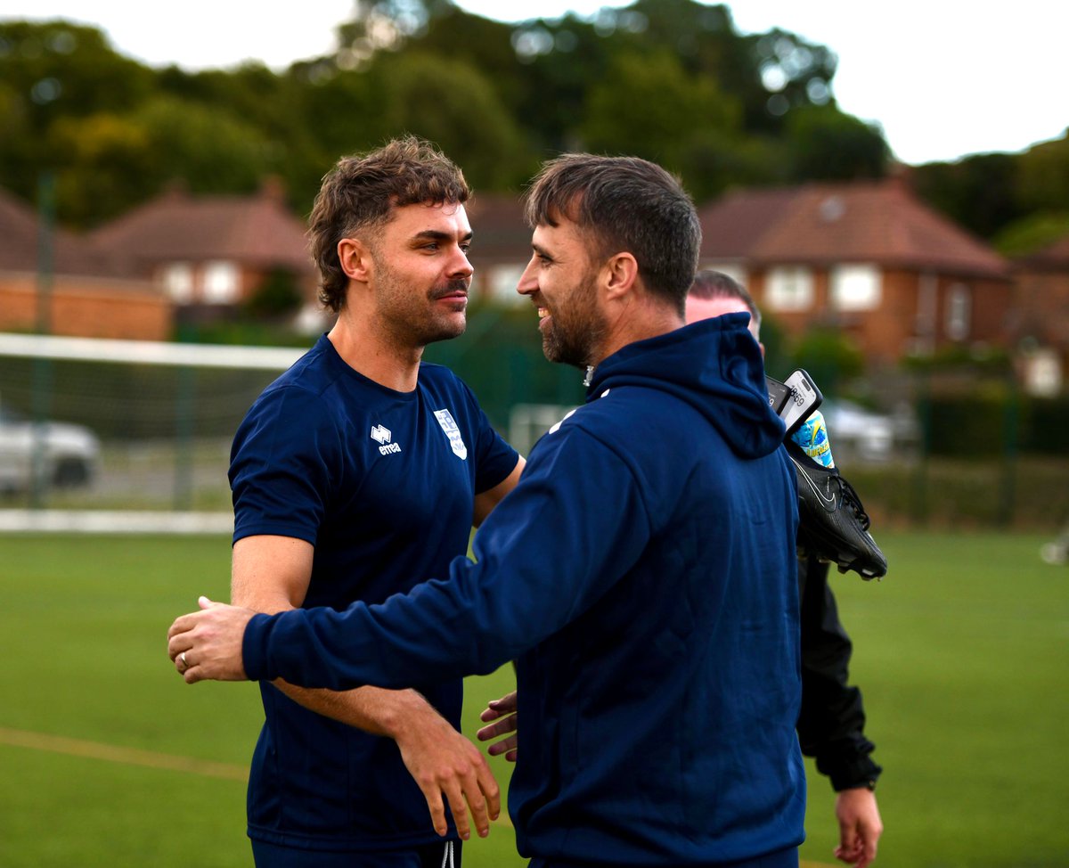 Farnham Town FC tweet media