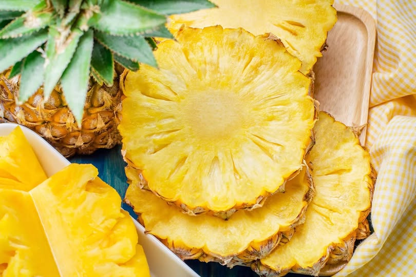 Didyouknowza81's tweet photo. Did you know that Pineapple acts as a natural painkiller because it contains bromelain, an anti-inflammatory enzyme. https://t.co/JwRPghlbl5