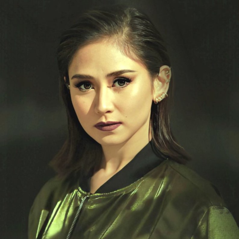 Sarah Geronimo's 'This 15 Me' returns to #1 on iTunes PH Albums chart, seven years after its release.