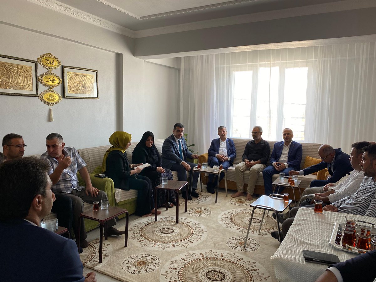 Milletvekilimiz Sayın <a href="/malicevheri/">𝐃𝐫. 𝐌𝐞𝐡𝐦𝐞𝐭 𝐀𝐥𝐢 𝐂𝐞𝐯𝐡𝐞𝐫𝐢</a> İlbaşkan yardımcımız sayın <a href="/Cetinermehmets/">Mehmet Serhat Çetiner</a> ile birlikte Şehit Ailelerimiz Taş ile Mayık ailelerini ziyaret ettik

Şehitlerimizin emaneti olan ailelerine ne yapsak haklarını ödeyemeyiz.

Bu vatan size minnettar

<a href="/RTErdogan/">Recep Tayyip Erdoğan</a> <a href="/Akparti/">AK Parti</a>