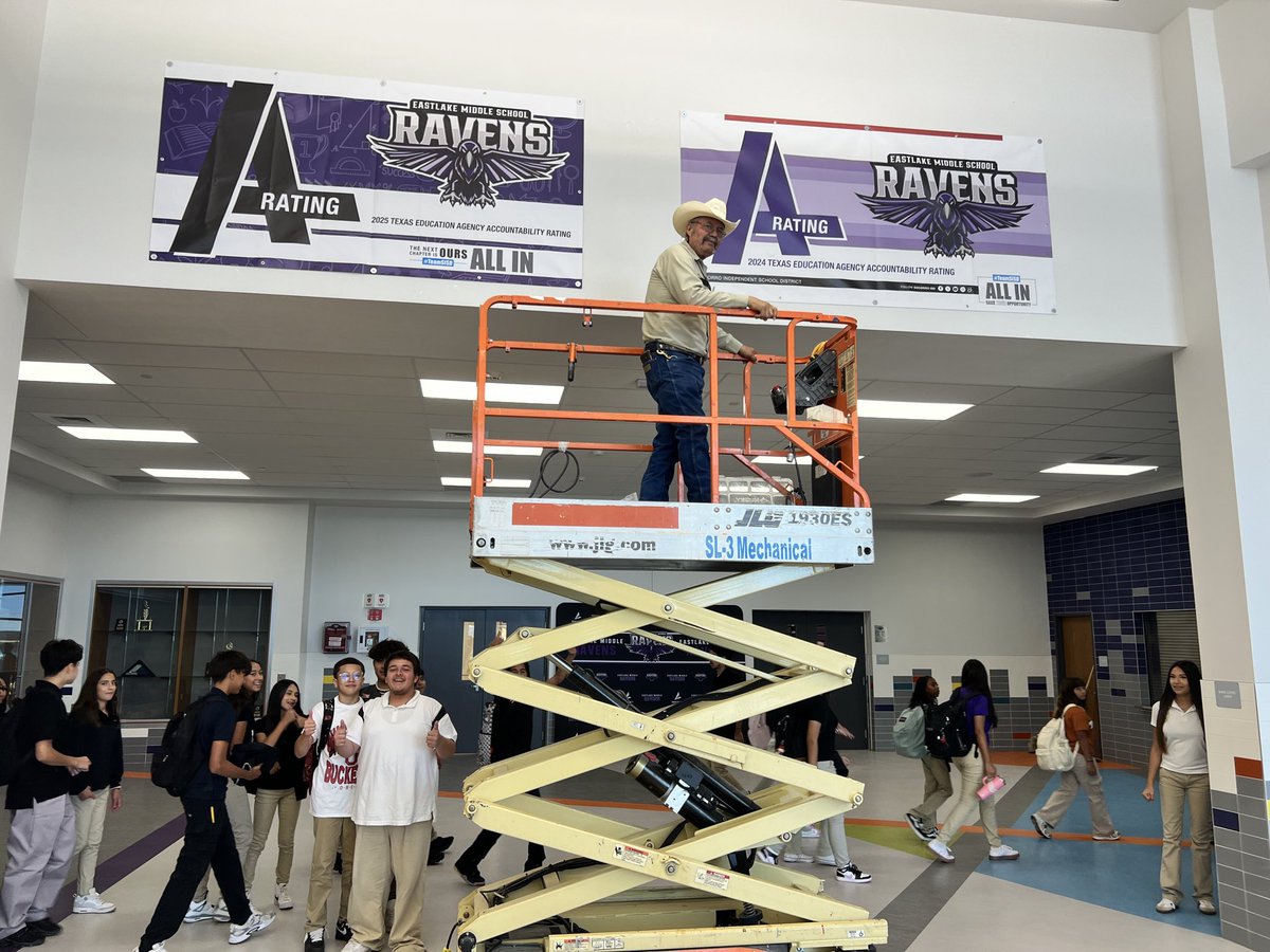 Eastlake_Middle's tweet image. Kudos to our Maintance Department for beautifying our Campus! Our Ravens are proud and grateful! #TeamSISD #GameOn #ConnectionConsistencyCommitment @yirigo_ @valle_idalia 💜🐦‍⬛🩶