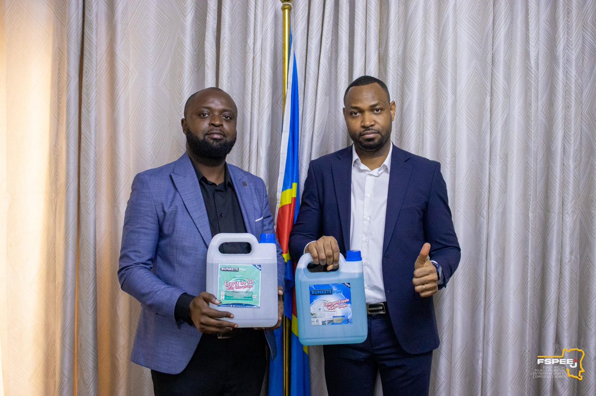 ChristianBOKO01's tweet photo. Aujourd’hui j’ai eu l’honneur de rencontrer le DG @JosephMbuyi du Fonds spécial pour la promotion, l’entrepreneuriat et l’emploi des jeunes, FSPEEJ en sigle. 

Nous avons longuement échangé sur l’entrepreneuriat et je n’ai pas manqué à lui présenter mes produits de nettoyage @BunketePlus qu’il a d’ailleurs apprécié. 

Merci beaucoup DG @JosephMbuyi pour ce temps accordé.
