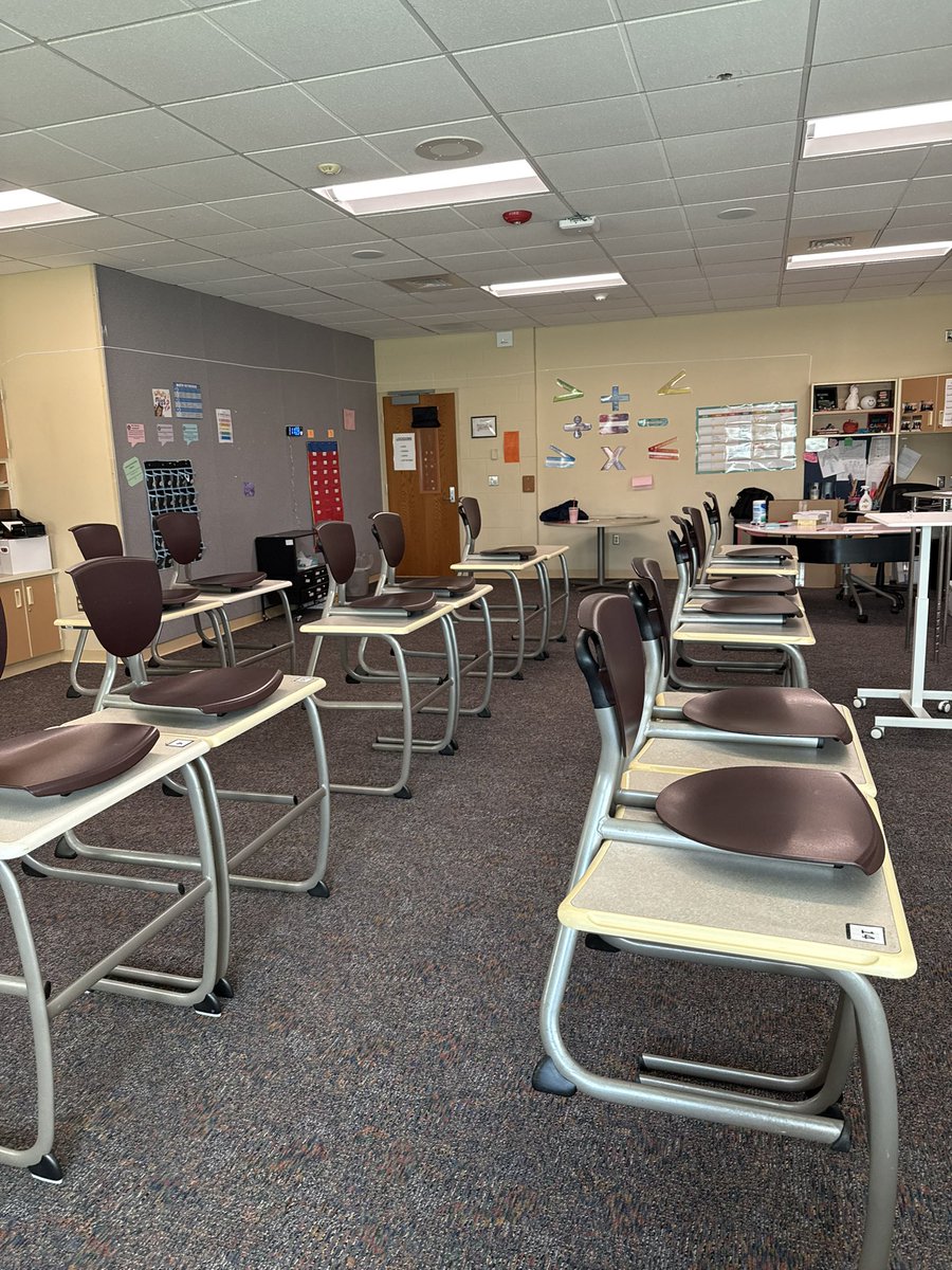 slowly putting my room together! school starts next week!!!🤩 #Teachersof𝕏 #clearthelist #ClearTheLists2025 #johnclearmylist <a href="/JohnLegere/">John Legere</a> 

amazon.com/hz/wishlist/ls…