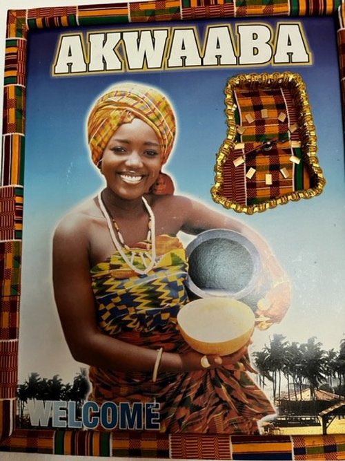 “Akwaaba" is a Twi word from Ghana meaning "welcome". It is a warm and hospitable greeting used to receive guests and express hospitality
Akwaaba isn’t related just to the  Ashanti’s,it’s an Akan word used across all Akan speaking communities and also used by Ivorians…
#akwaaba