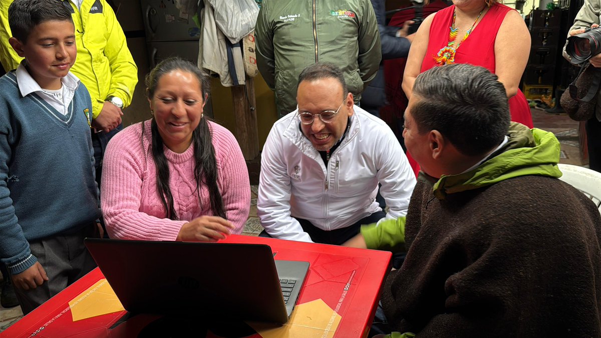 JulianRMolinaG's tweet photo. 40 hogares de la vereda Villa Franca, en Betéitiva, ya cuentan con Internet.

Inauguramos la primera #JuntaDeInternet de Boyacá, un modelo donde la comunidad administra su propio servicio con apoyo del @Ministerio_TIC y la @GobBoyaca. https://t.co/uFEr6NHpkV
