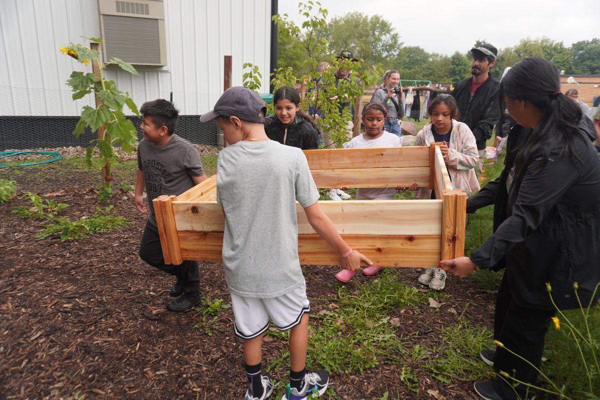 SNNKent's tweet image. The learning garden at @NV_Wildcats West Oakview Elementary is growing! Field School students spent time building and planting this morning thanks to a grant from @DematicAmericas. Watch for a story coming soon on SNN. #gardening #outdooreducation