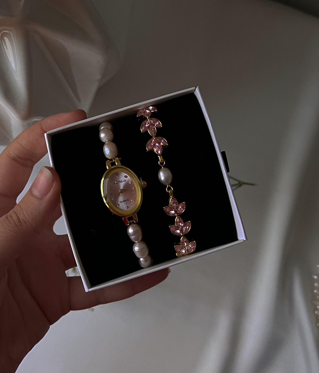 Çekilişe katılmak için Beni takip et, Bu tweeti beğen , yorumda istediğin inci saati belirt , senin olsun ✨🤍
 
💗🌸