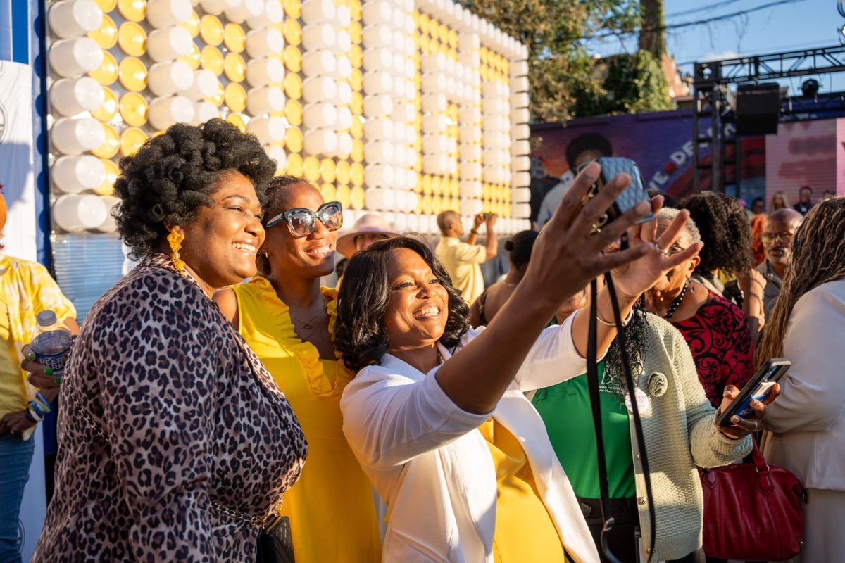 MayorBowser's tweet image. Yesterday, we celebrated women getting the right to vote.

We celebrated women who lead.

But we also recognized that, in DC, the work for full equality continues. Only through statehood will we control our own destiny.

That’s the Women’s Equality Day that I see in our future.