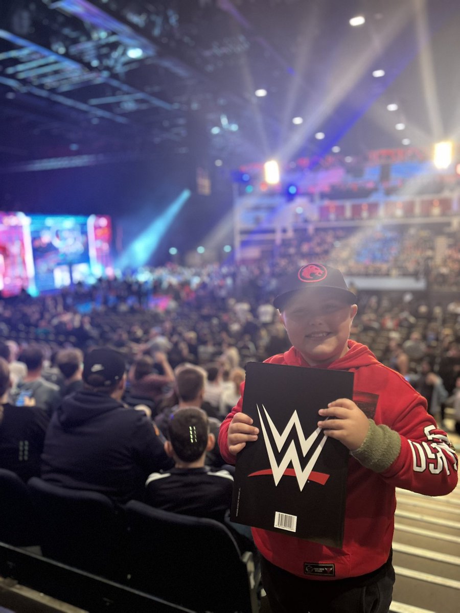 Living his best life 😍😍 #WWECARDIFF <a href="/UtilitaArenaCDF/">Utilita Arena Cardiff</a> <a href="/WWE/">WWE</a> <a href="/WWEUK/">WWE UK & Ireland</a>