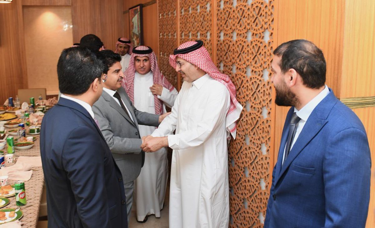 أقام سفير خادم الحرمين الشريفين لدى جمهورية مصر العربية، صالح بن عيد الحصيني، مأدبة غداء للترحيب بالموظفين الموفدين حديثا للعمل في السفارة، وذلك بحضور مندوب المملكة الدائم لدى جامعة الدول العربية عبدالعزيز المطر ونائب السفير خالد الشمري، وأصحاب السعادة الملاحق، ورؤساء المكاتب