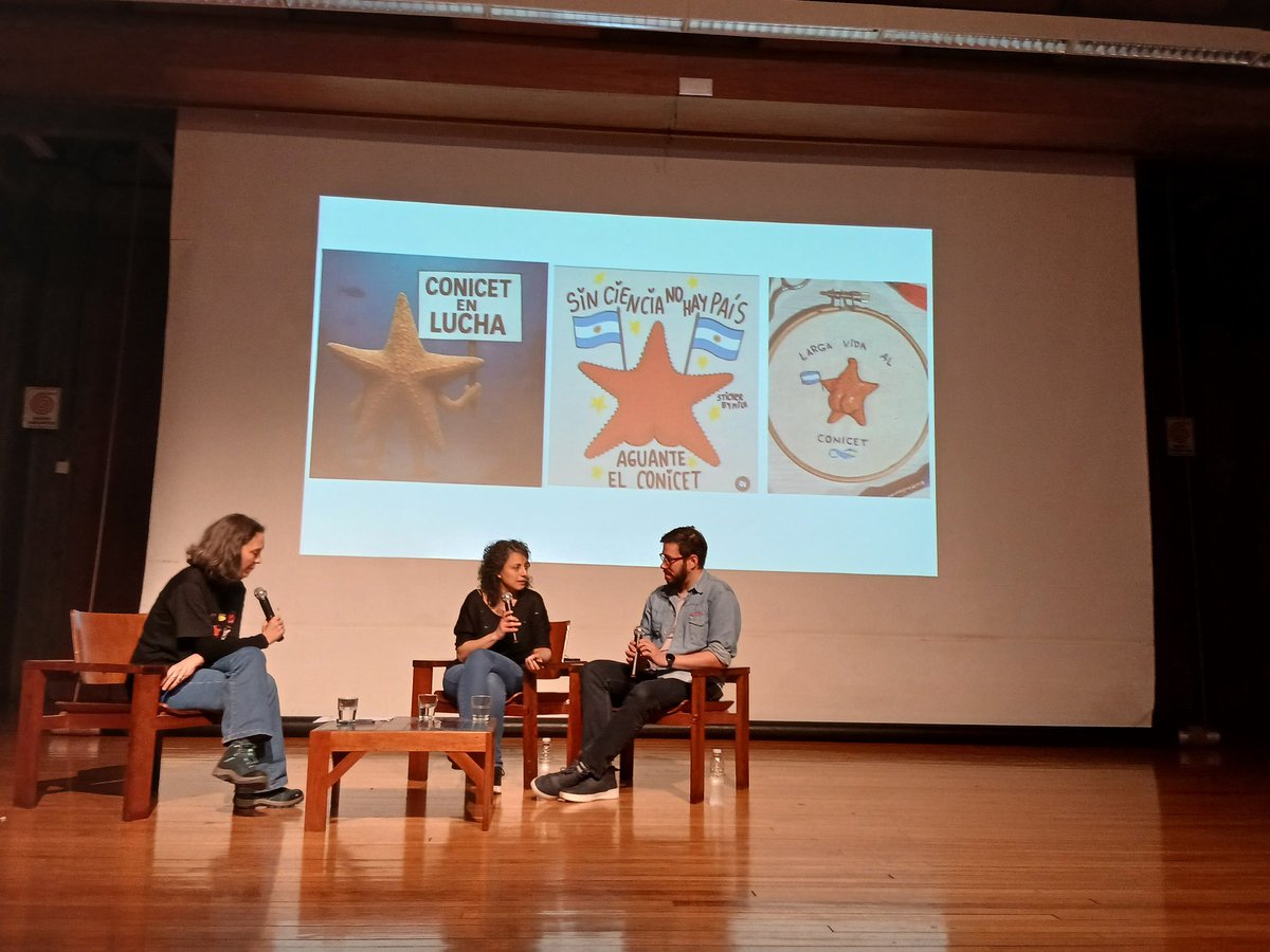 Tremenda emoción hoy en la Magna del Pabellón 2. Gracias Brenda y Emanuel, 2 de nuestros "héroes" en la expedición en Mar del Plata. La ciencia argentina y nuestras Universidades públicas se defienden y se financian!