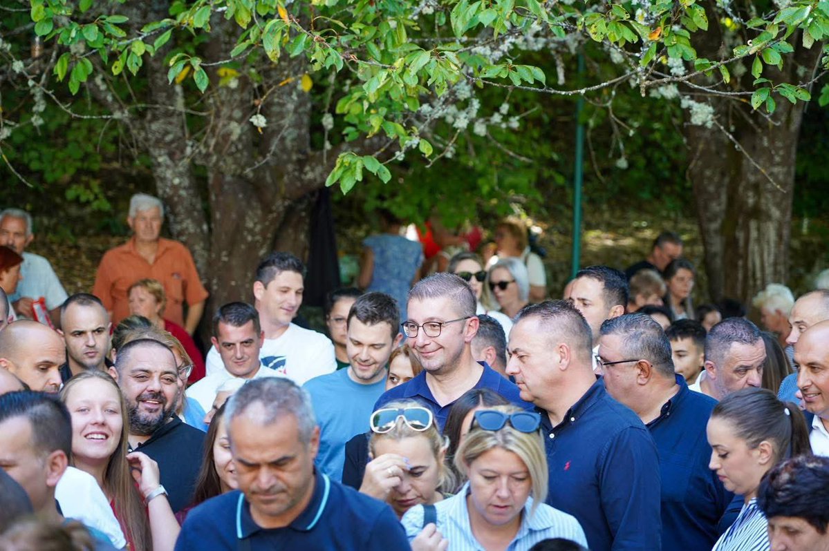 Timco Mucunski (@timcomucunski) on Twitter photo 🇲🇰 Нека е честит празникот – Успение на Пресвета Богородица!
Денес, заедно со претседателот на ВМРО-ДПМНЕ, <a href="/MickoskiHM/">Христијан Мицкоски</a> , бев во посета на Берово.
Чествувањето на големиот христијански празник беше исклучителна прилика да го посетиме манастирот посветен на Пресвета Богородица, 🇲🇰 Нека е честит празникот – Успение на Пресвета Богородица!
Денес, заедно со претседателот на ВМРО-ДПМНЕ, <a href="/MickoskiHM/">Христијан Мицкоски</a> , бев во посета на Берово.
Чествувањето на големиот христијански празник беше исклучителна прилика да го посетиме манастирот посветен на Пресвета Богородица,
