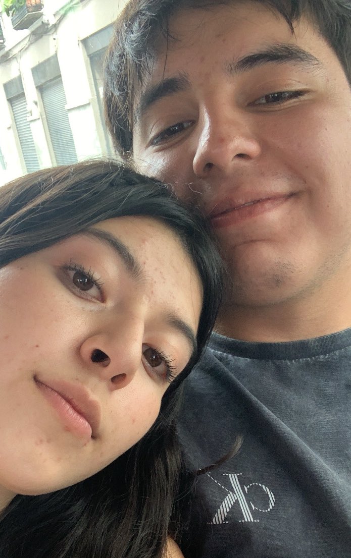 ¿Quién dijo que los hombres no podían recibir flores? 

Feliz cumpleaños atrasado mi vida ❤️
<a href="/Bladeeecito/">Blade</a>