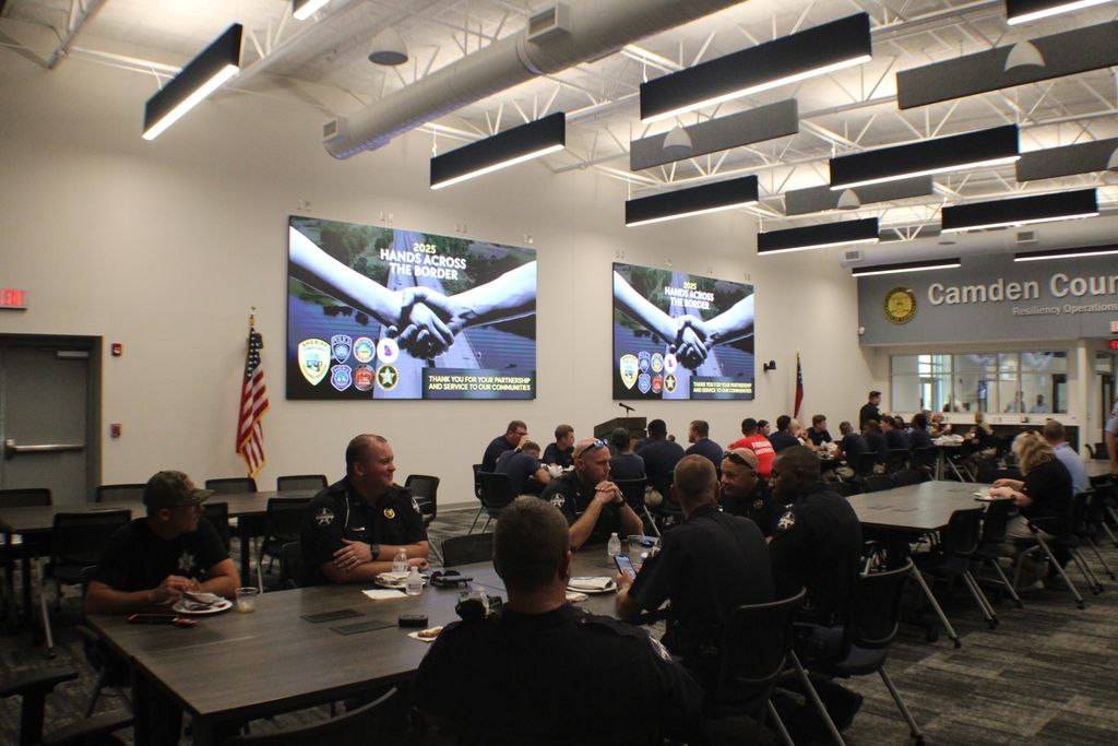 CamdenCoSheriff's tweet photo. CAMDEN COUNTY, GA—The Camden County Sheriff’s Office proudly hosted
yesterday’s Hands Across the Border campaign at the Georgia Welcome Center at Exit 1 on I-95, alongside law enforcement partners from Georgia, Florida, Alabama, South Carolina, and Tennessee. https://t.co/3RD4rAx0Nx