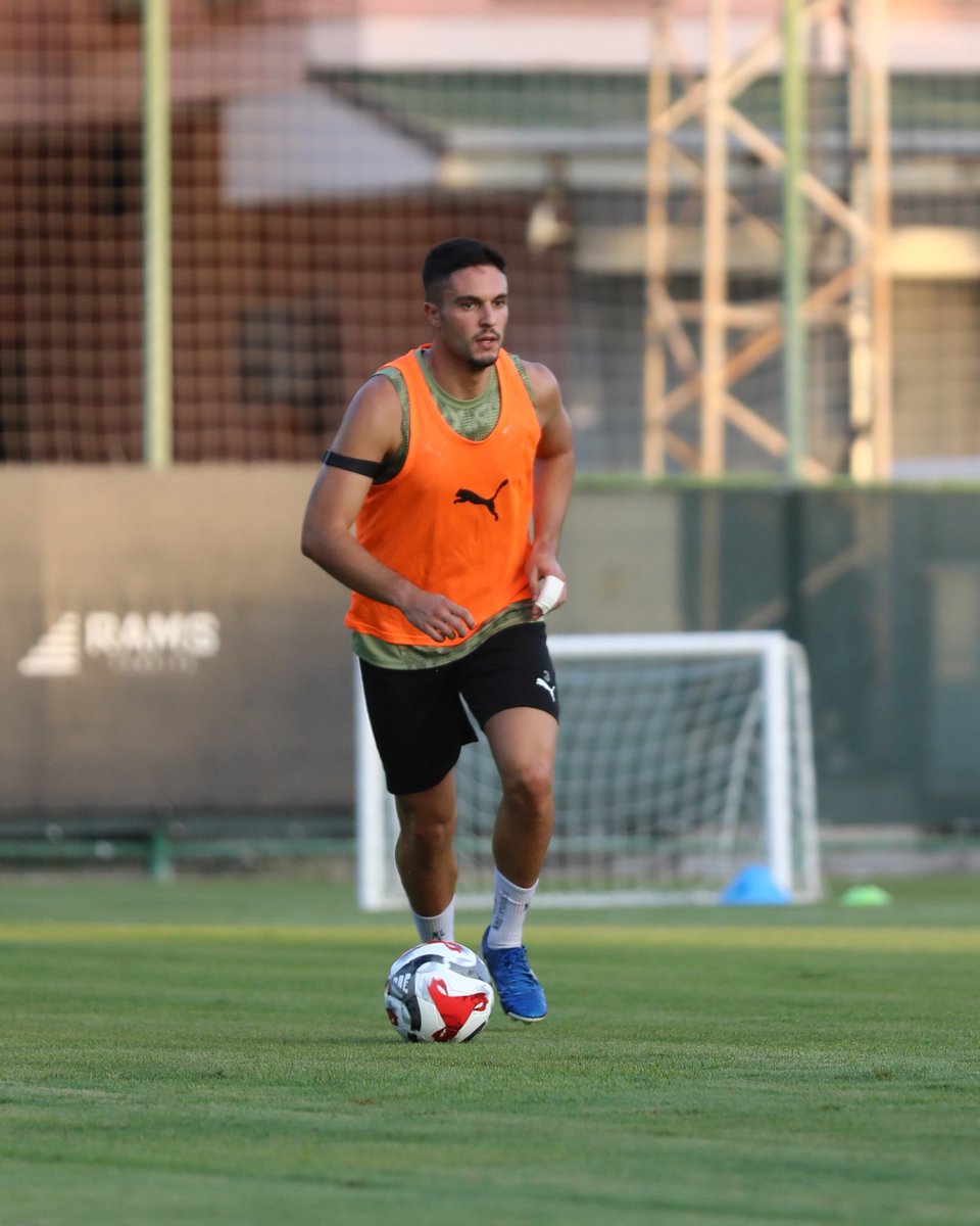 Takımımız, Beşiktaş maçı hazırlıklarını tesislerimizde yaptığı antrenmanla sürdürdü. 💪

🎂 Antrenman öncesi futbolcumuz Ui-Jo Hwang’ın doğum günü kutlandı. 

#CorendonAlanyaspor 🟠🟢