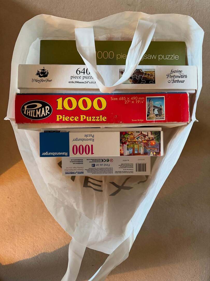 Timothy_Hughes's tweet photo. Bag of jigsaws just been delivered to our house #jigsaw #jigsaws #jigsawpuzzlelover #jigsawpuzzleaddict #jigsawpuzzlesofinstagram #jigsawpuzzles #jigsawpuzzle #jigsawpuzzlesarefun #jigsawjunkie #jigsawsofinstagram #1000piecepuzzle #1000pieces #1000pieces… https://t.co/ddPZrK0vXW https://t.co/DBETBCya0F