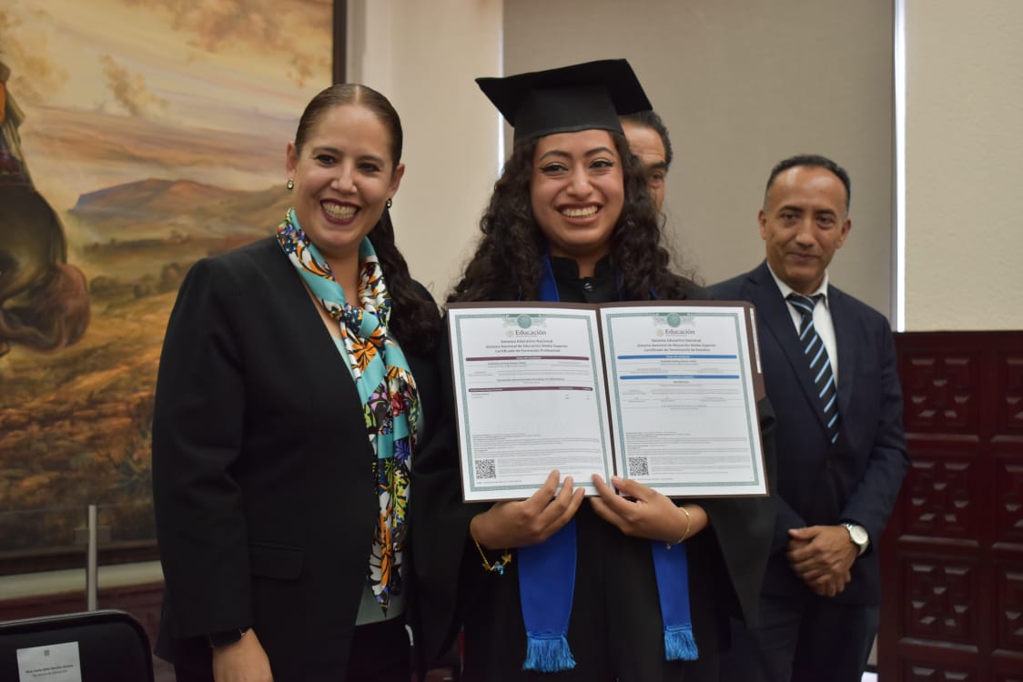 ¡Felicidades a nuestras y nuestros estudiantes de la Preparatoria Abierta que se graduaron! 

Estamos orgullosos de cada una y uno de ustedes por su dedicación y esfuerzo.

Les deseamos lo mejor en esta nueva etapa de sus vidas. #LaTierraQueNosUne