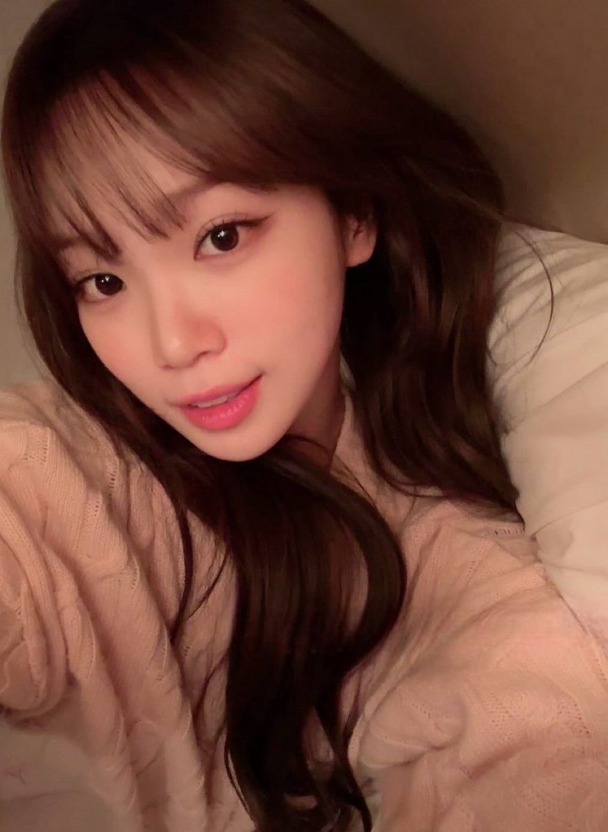 chaechaedaily's tweet photo. girlfriend 🩷 https://t.co/O0W76YsPGJ