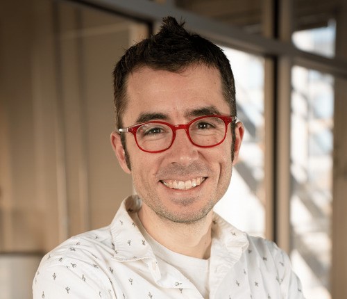 mupsigraphy's tweet image. This is not the post I had planned for tonight, but I am deeply saddened to learn that Ryan Weaver passed away. For anyone in the PHP and Symfony spaces, you know who Ryan was: a mentor, an educator, and a most humble ray of sunshine.
I had the absolute privilege to meet and