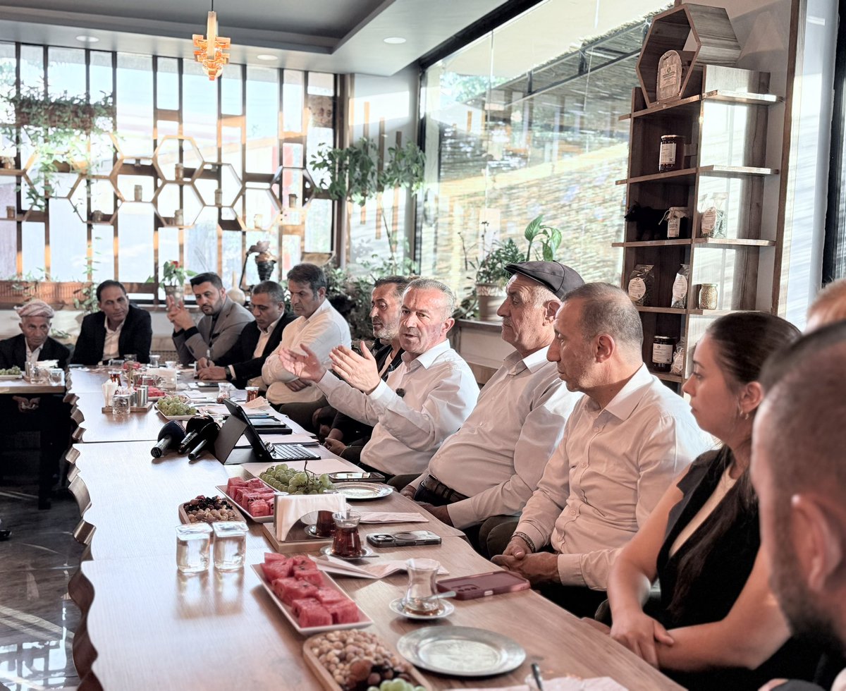 KayaZeydin's tweet photo. 📍Yüksekova

✅️ Ortak Akıl Toplantısı

İlçe Başkanımız @BurhanYASAR30 ve teşkilatımızla birlikte;

📌 Oda Başkanlarımız,
📌 STK Temsilcilerimiz,
📌 Aile Büyüklerimiz, 
📌 Hanım Kardeşlerimiz, 
📌 Gençlerimiz ile bir araya geldik.  

🔹İlçemizde yapılan proje ve yatırımları değerlendirdik. 
🔹Talep ve önerileri dinledik.
🔹 Yüksekova'mızın geleceğini istişare ettik. 

Huzur ortamıyla birlikte geleceğimize umutla bakıyoruz. 

Genel Başkanımız, Cumhurbaşkanımız Sn. Recep Tayyip ERDOĞAN Liderliğinde; 
Eğitim, istihdam, ticaret, turzim, ulaşım, madencilik, sağlık, spor, sanat, tarım ve hayvancılık gibi alanlarda Yüksekova'mızın hizmetinde yol yürümeye devam ediyoruz. 

Kim ne derse desin Yüksekova'nın geleceği parlaktır. 

Bunu Hep Birlikte Başaracağız.

#ÖnceMilletÖnceMemleket

@RTErdogan
@Akparti
@abuyukgumus
@MustafaAlkayis 
@byildiz63 
@Recep_ayd25