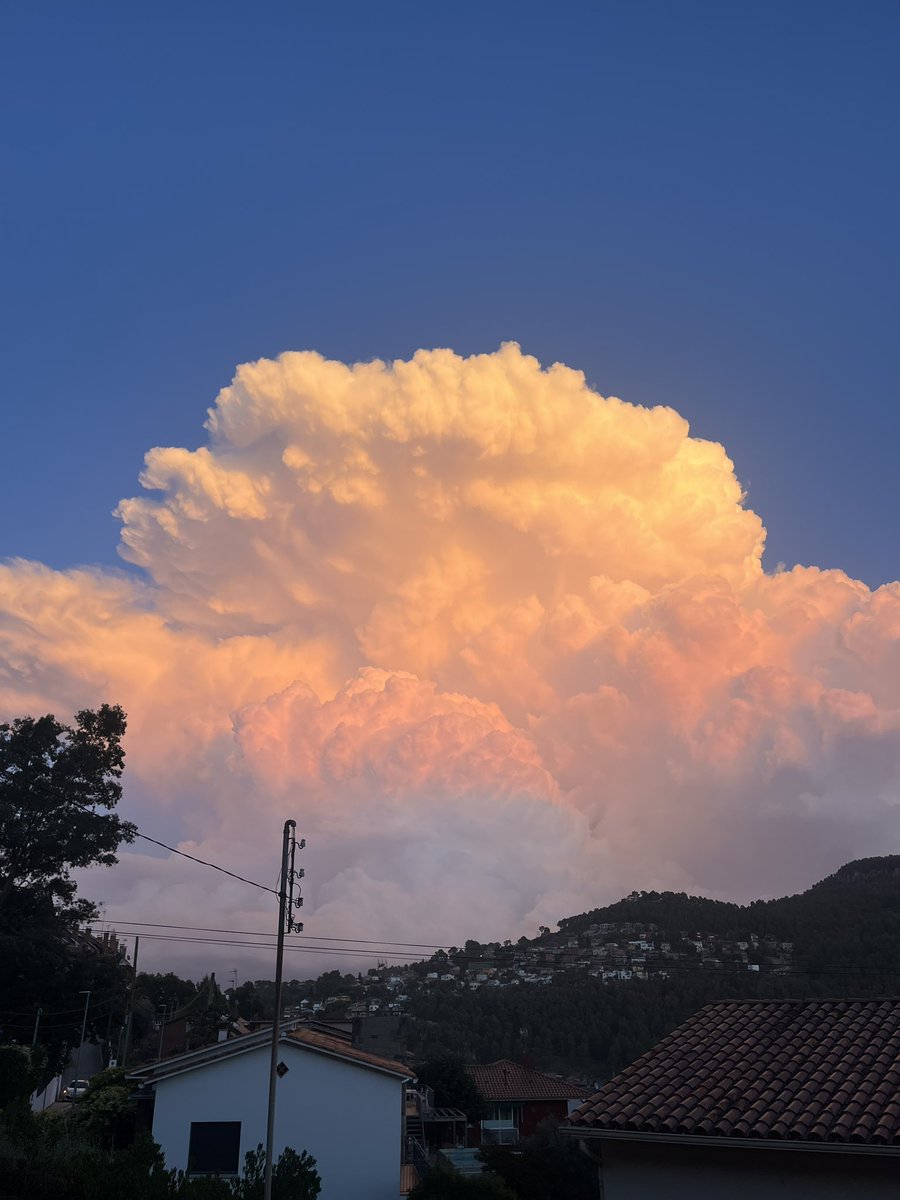 txecatala's tweet photo. @alcantara_alb @nestor_meteo @MeteoMauri @gemmapuigf @TomasMolinaB @eloicordomi #ElTemps3Cat
#CorberadeLlobregat https://t.co/PhrILDRF0A