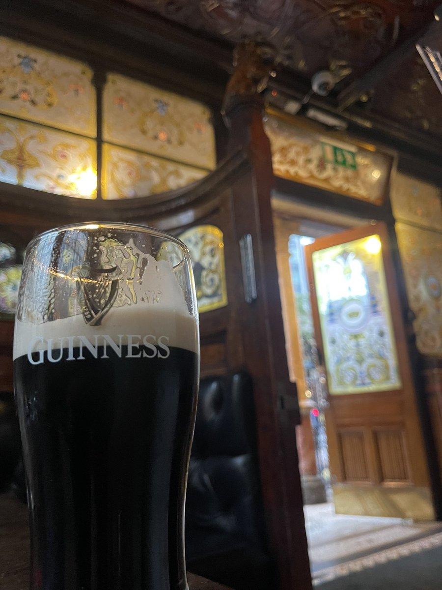 Splitting the G Belfast style 😎🍺 #crownbelfast