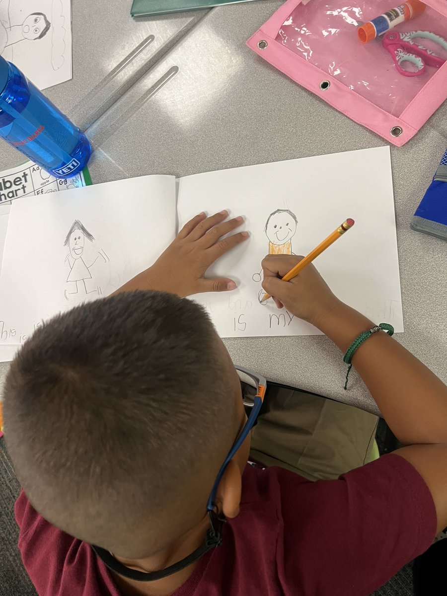First graders adding movement to their illustrations! 📝 🐻 <a href="/BangElementary/">Bang Elementary</a> #BangScholars