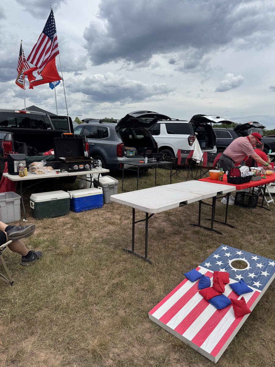 LarryKap's tweet image. First tailgate of @RFootball season loading …