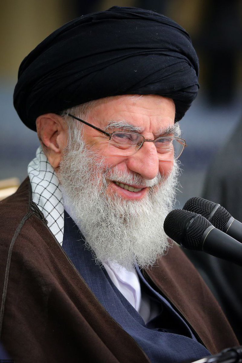 شیطان تو را چو دید 
افسرده و ملول در گوشه ای خزید 
سر را به جِیبِ غم برد و به روشنی 
با لرزشی به لب ، او گفت اینچنین:
شیطان اعظمی 
من در مقابلت چون طفل خُردی ام 
دستم بگیر و پا به پا تدریس کن مرا
بد طینتی و شر ،  نابودی بشر 
#شیطانی_که_موش_شد
#مرگ_بر_خامنه_ای 
#جاویدشاه