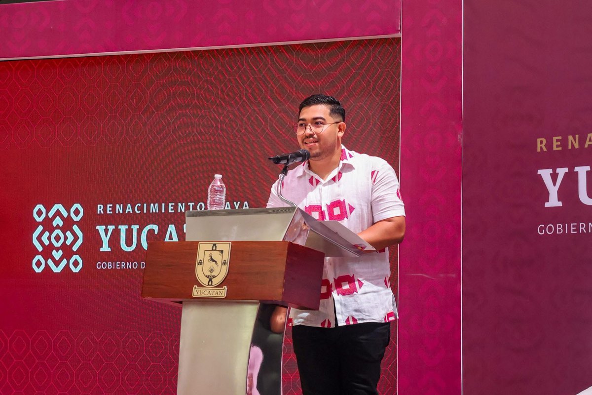 YaajMexico's tweet photo. 🏳️‍⚧️🏳️‍🌈 Felicitamos a todas las categorías ganadoras y con particular cariño a:
🎖️ @camilaesmaaaa, Directora de @jucaimx, cuyo trabajo colectivo es en favor de impactar a las juventudes y transformar nuestros entornos con base en una visión de derechos humanos y cultura de paz, como bien representa en la categoría que ganó.
🎖️ León Burgos, Director de #azultransparenteac, cuyo trabajo refleja la valentía y dignidad de las juventudes diversas en Yucatán. Su distinción en la categoría de activismo en favor de nuestras poblaciones LGBTIQ+ es un triunfo colectivo para todas nuestras poblaciones.