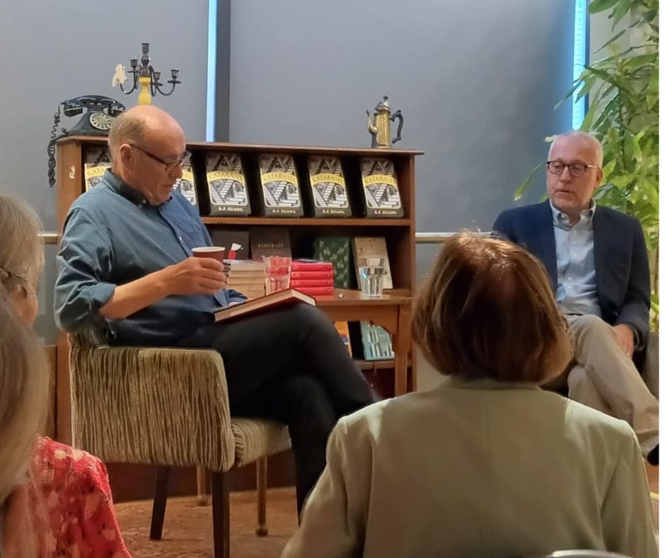 TheHistoryPress's tweet image. Michael Robb author of 'Shelf Life', was in conversation with Martin Latham at Waterstones Canterbury! 📕🌟 Huge thanks to Martin, @Waterstones &amp;amp; the brilliant audience who made it such a special evening 🙌 #bookselling #historyofbooks #authorevents