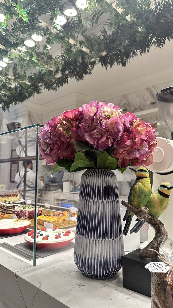 استخدم ابتسامتك لتغيير الحياة، لكن لا تدع الحياة تغير ابتسامتك ❤️