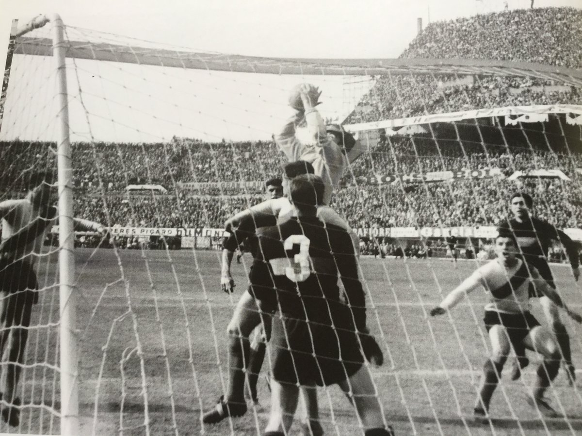 🔝 Partidos que hubo 100.000 o + espectadores en el 🏟️ Monumental

1947  -  River  -  Boca
1953  -  🇦🇷 ARG  🏴󠁧󠁢󠁥󠁮󠁧󠁿 ENG
1953  -  🇦🇷  ARG   🇪🇸  ESP
1954  -  River -  Boca
1962  -  River -  Boca