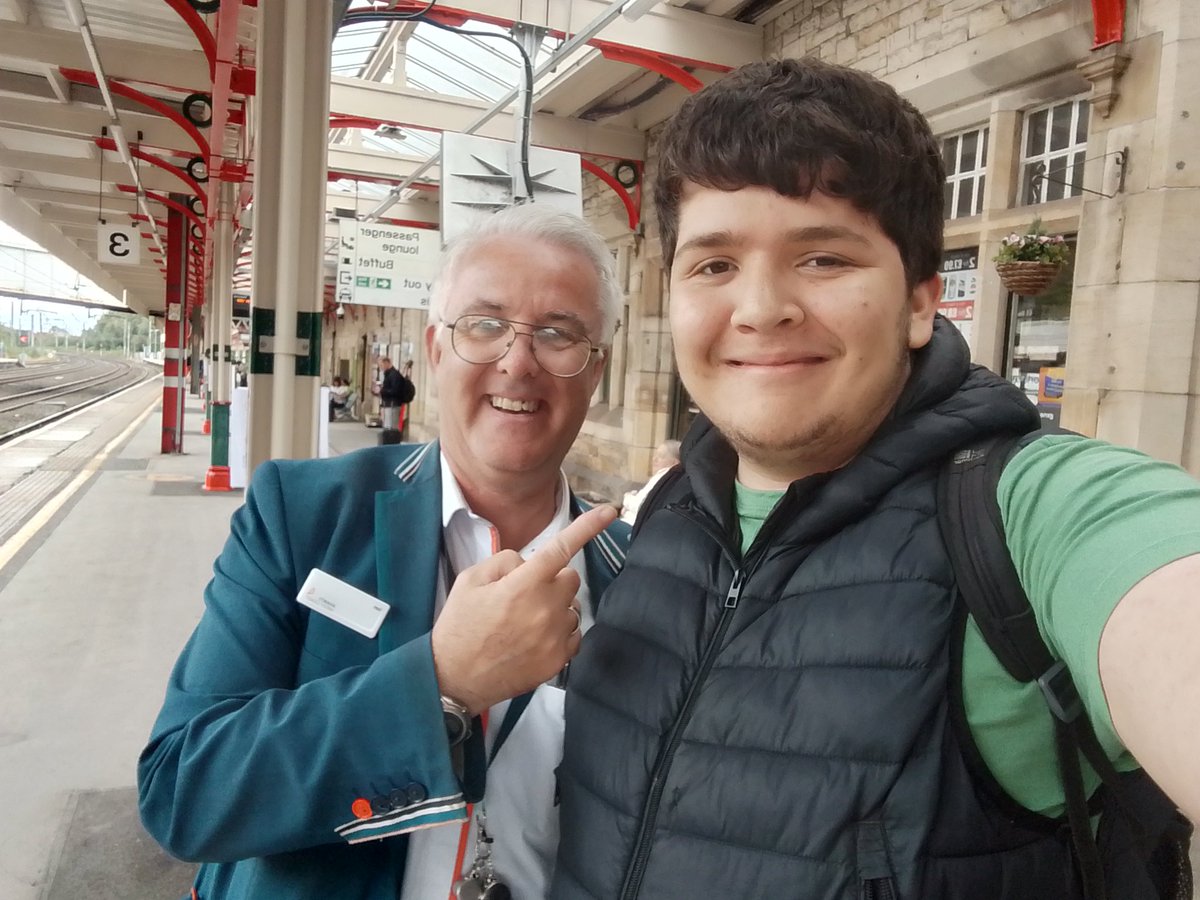 IshaqAli156's tweet photo. And today's third and final #pord is not a train one, however picture with @AvantiWestCoast very own @SpotterIan up in his battlefield known as Lancaster. https://t.co/gnPfrsFXPY