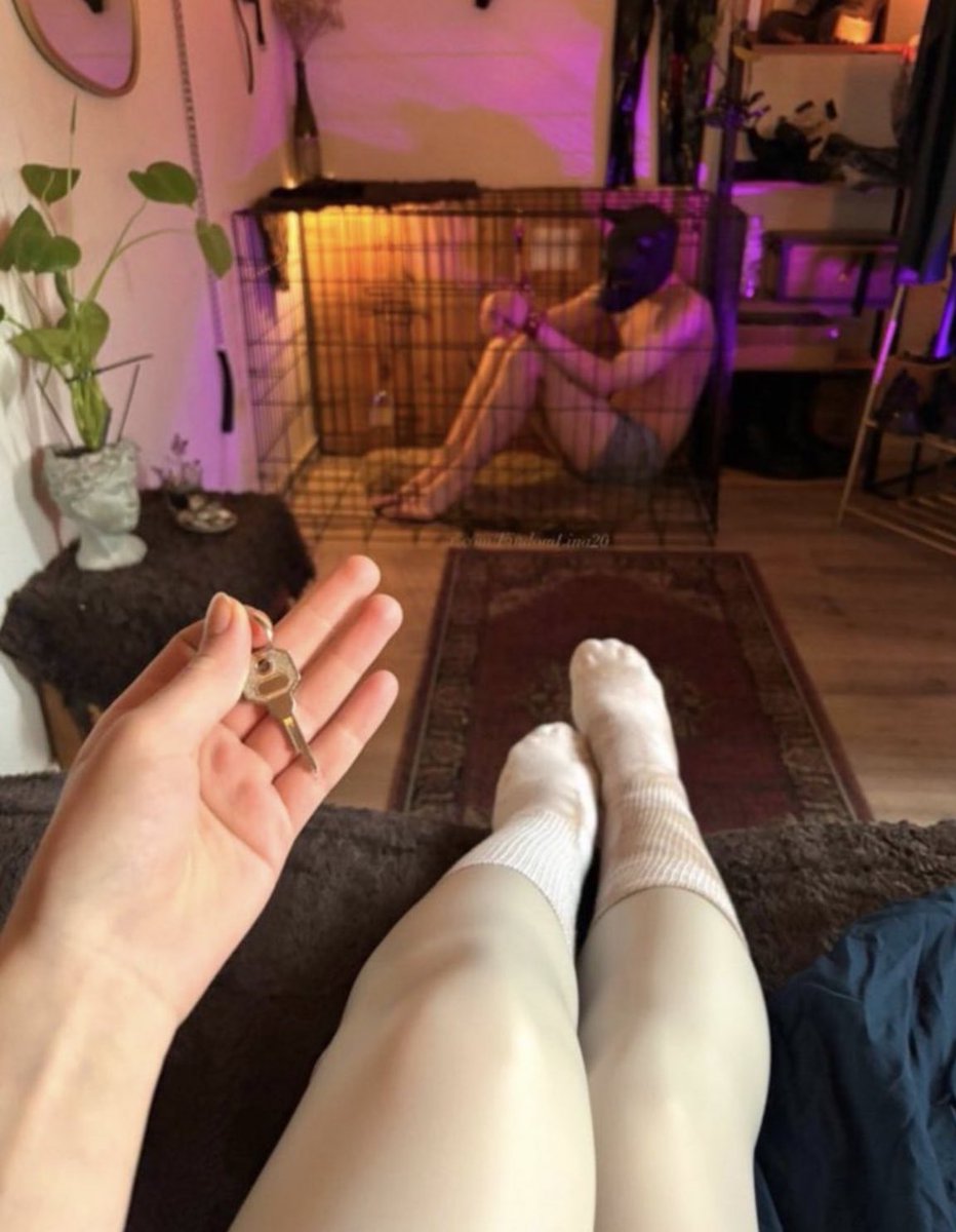 Goddess Latex Bella Femdom tweet media