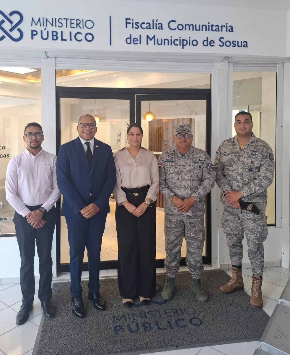 Recibimos la visita del Cor. Medina Garnes comandante de la <a href="/bappfard/">BASEAEREAPTOPTA</a> en fiscalía especializada en Trata y Tráfico de Personas en Sosúa, en un encuentro orientado a fortalecer lazos interinstitucionales y reafirmar el compromiso conjunto contra este crimen transnacional.