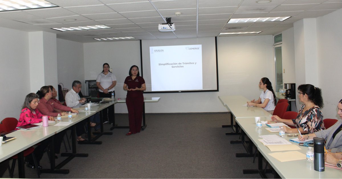 La Dirección de Mejora Regulatoria de CEMERGE instaló la cuarta mesa de trabajo para dar seguimiento a la simplificación de trámites en dependencias y organismos estatales, con el objetivo de analizar y debatir acciones que fortalezcan la eficiencia administrativa.