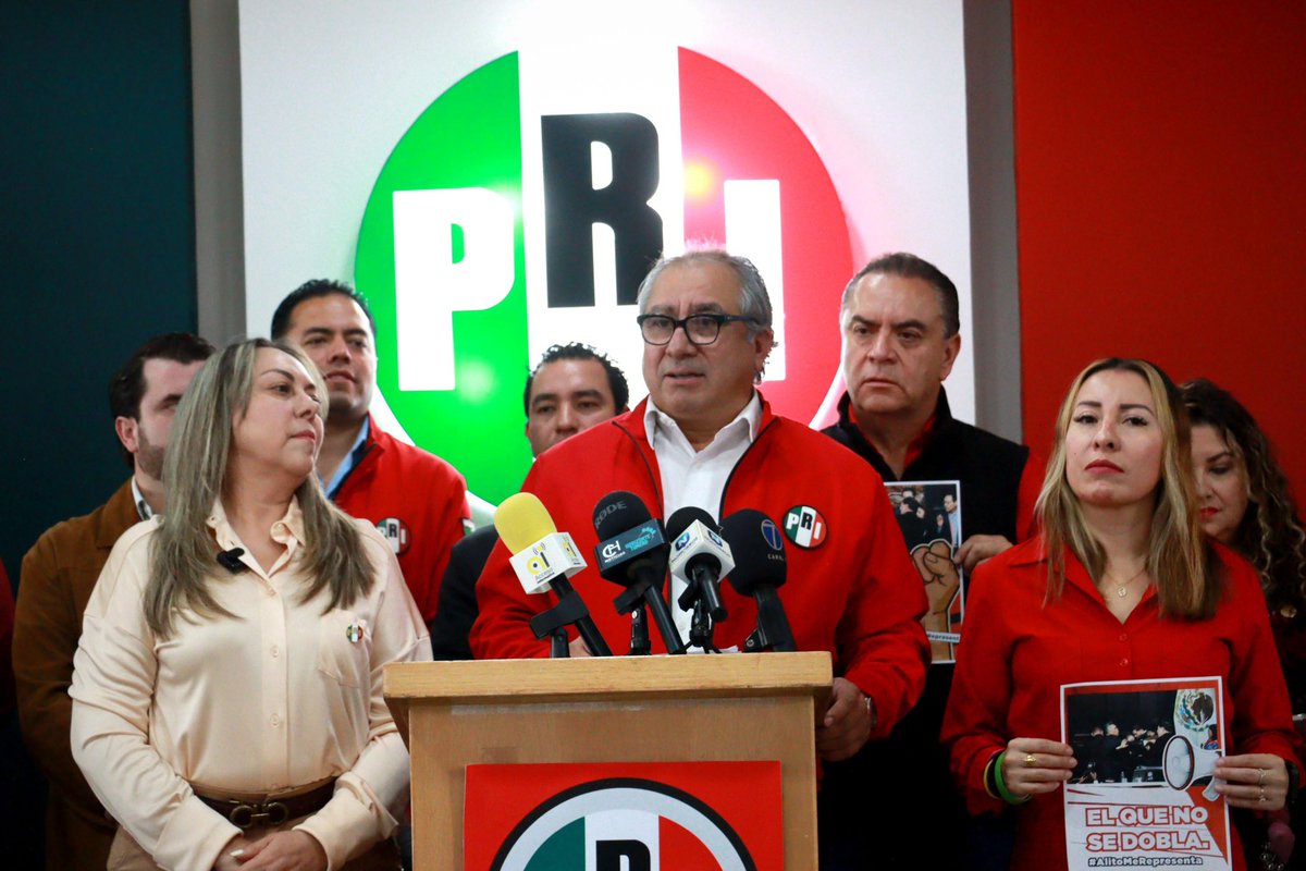 PRI_SLP's tweet photo. Hoy en rueda de prensa, desde el PRI SLP reafirmamos nuestro respaldo total a nuestro presidente nacional, Alejandro Moreno Cárdenas.
Seguimos firmes en la defensa de la democracia, la libertad y de México.
#PRISLP #AlitoMeRepresenta #FuerzaPRI https://t.co/D6o7jK6i7a