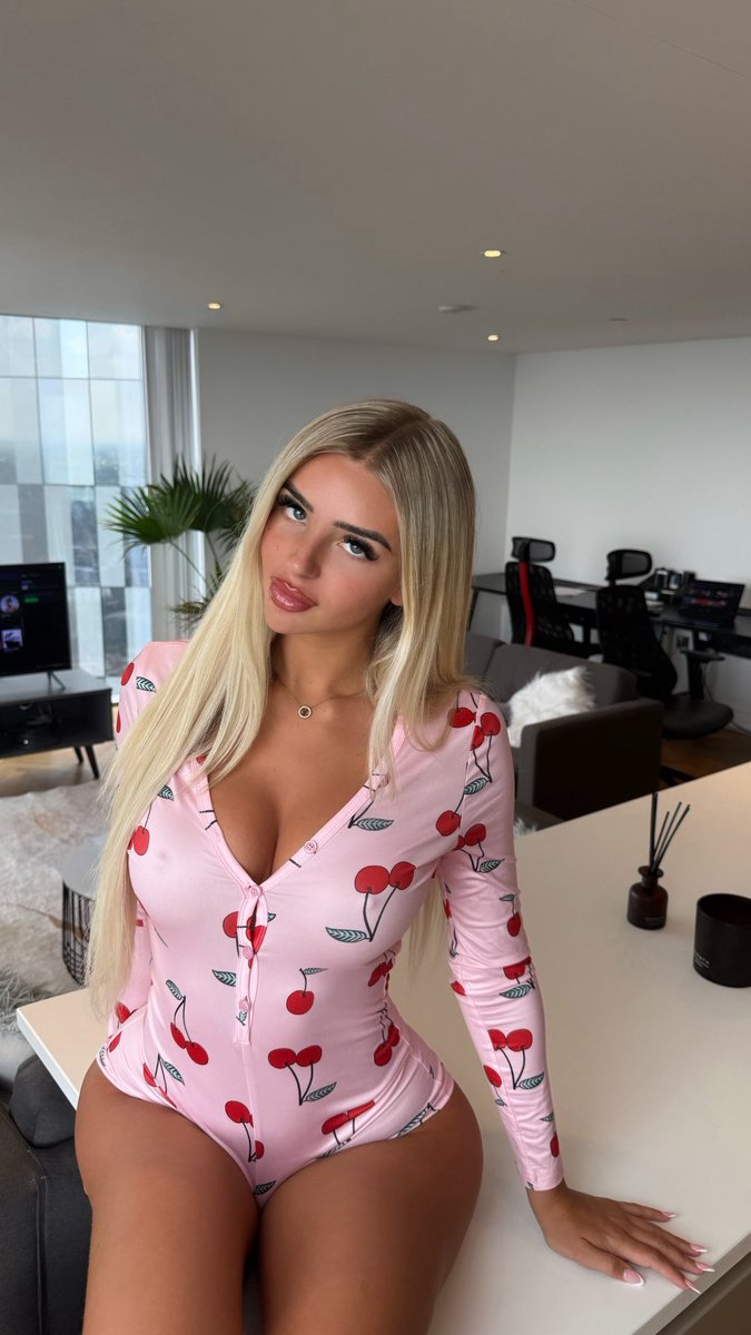 Ellie coldwell (@elliecoldwell_) on Twitter photo 🍒 🍒