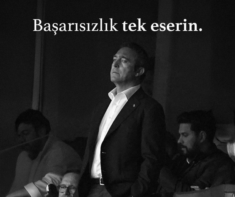 GlarungYeni's tweet photo. UCL’den elendiği günden bir gün sonra dönmüyor, “orada kaldı transfer bitirecek”pozları kestiriyor ve fiyat kırması yüzünden alamadığı bu yüzden elenmesine sebep olan çocuğu bugün tekrar alamıyor taksitte anlaşamadığın için. Rezil birisin. 

Ali Koç, Fenerbahçe’yi maskara etti. https://t.co/tExWzwfIYM