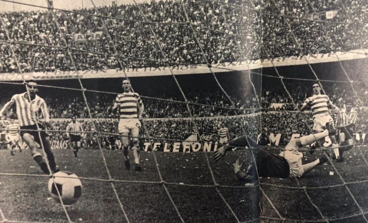 🔝 Partidos que hubo 100.000 o + espectadores en el 🏟️ Cilindro

1950 -  Racing  -  River
1951  -  Racing  -  Independiente
1955  -  River  -  Boca
1966  -  Racing  -  Boca
1967  -  Racing  -  🏴󠁧󠁢󠁳󠁣󠁴󠁿 Celtic
1968  -  Racing  -  River