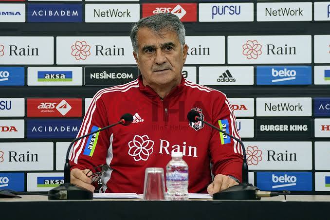arakarakevic's tweet photo. bu kulübe hoca değil baba lazım. o da bi tane var. https://t.co/TYMyNdr6rW