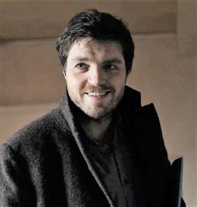 suekmoorhen's tweet photo. #ThrowbackThursday with #TheHallmarkedMan only 5 more sleeps away letโs go back to the beginning! ๐๐
#CuckoosCalling
#CormoranStrike
#TomBurke
Credit @BronteFilmandTV https://t.co/MtxGewEV0K